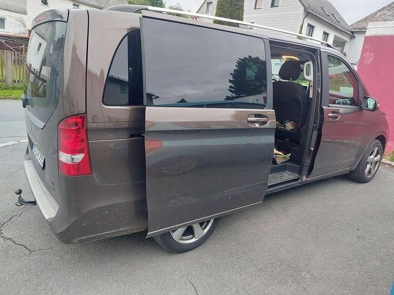 Gebraucht Mercedes V220 Edition 163 PS (119 kW) 2015 Braun Van / Kleinbus