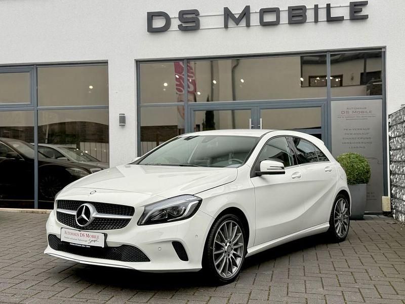Weiß Gebraucht 2016 Mercedes A200 AMG Limousine | 17.900 € (Etwas zu teuer) - Bild 1/4