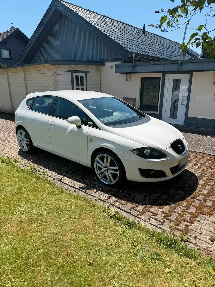 Gebraucht Seat Leon 105 PS (77 kW) 2012 Weiß Limousine