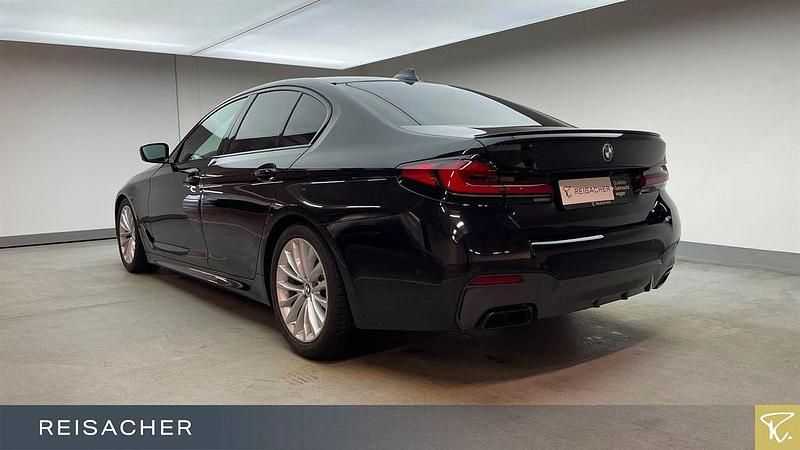 Gebraucht BMW M550 Efficient Dynamics 530 PS (389 kW) 2023 Saphirschwarz metallic Limousine