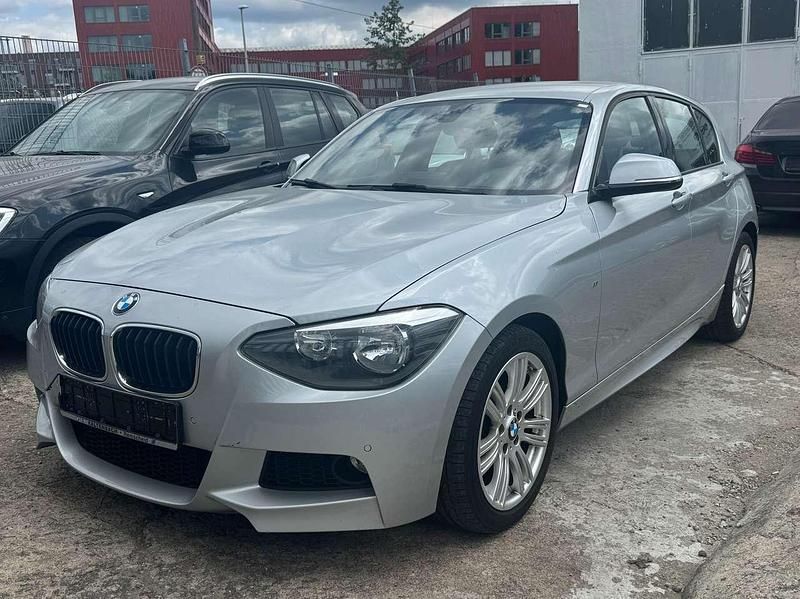 Glaciersilber metallic Gebraucht 2014 BMW 116 Kleinwagen | 12.999 € (Teuer) - Bild 1/4
