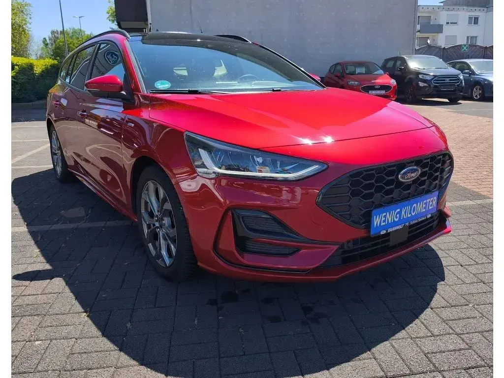 Gebraucht Ford Focus ST 125 PS (91 kW) 2023 Fantasticrot metallic (metallic) Kombi