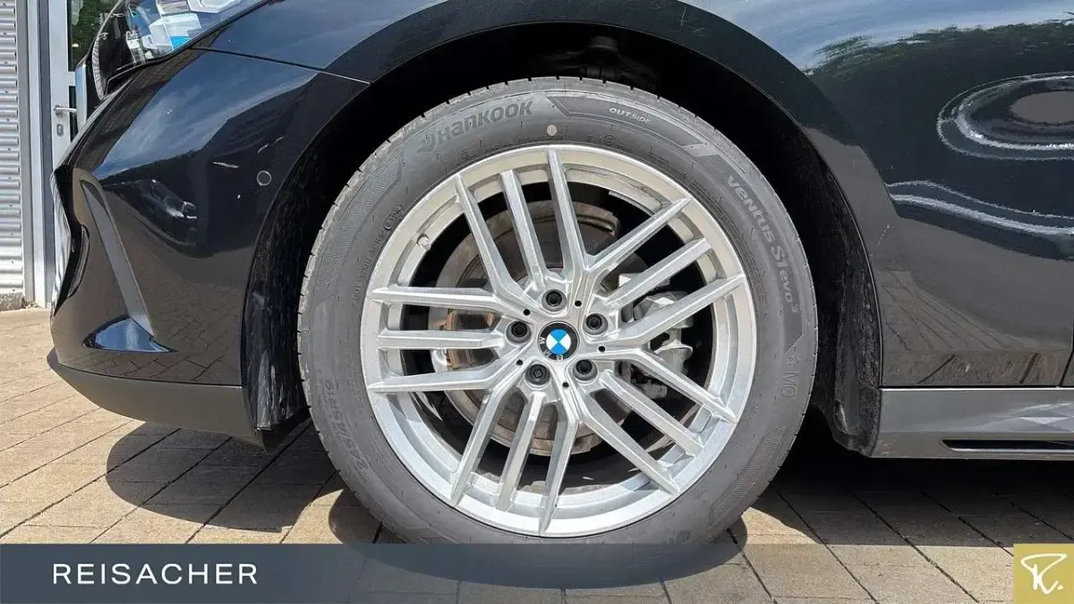 Gebraucht BMW 520 Comfort Edition 197 PS (144 kW) 2025 Saphirschwarz metallic Kombi