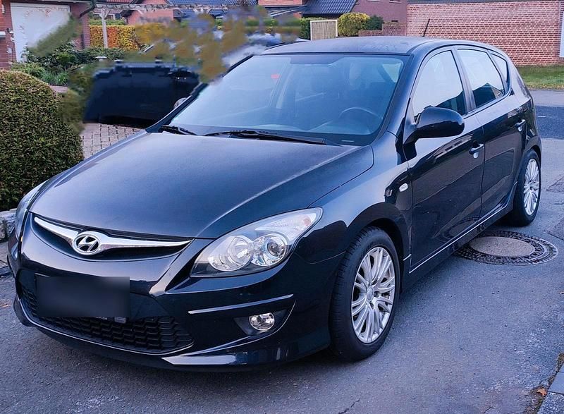 Schwarz Gebraucht 2011 Hyundai i30 Limousine | 3.600 € (Fairer Preis) - Bild 1/4