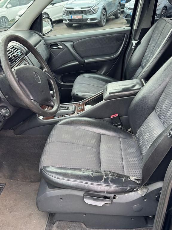 Gebraucht Mercedes ML270 163 PS (119 kW) 2003 Schwarz SUV