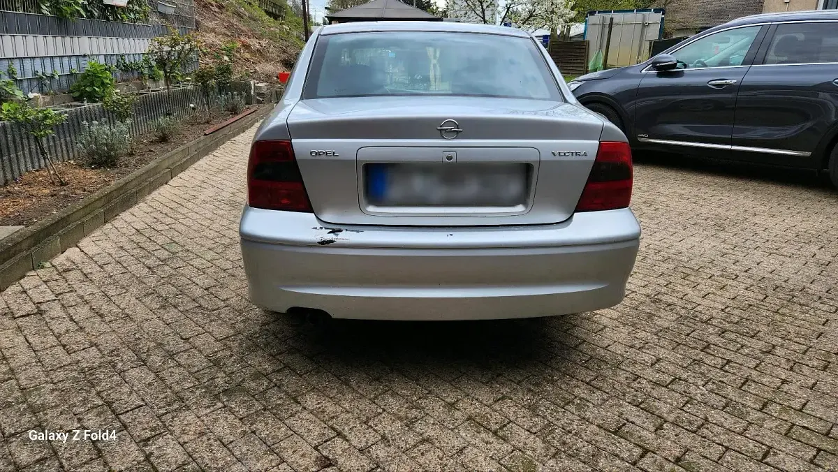 Begagnad Opel Vectra 101 HK (74 kW) 2001 Silver Sedan