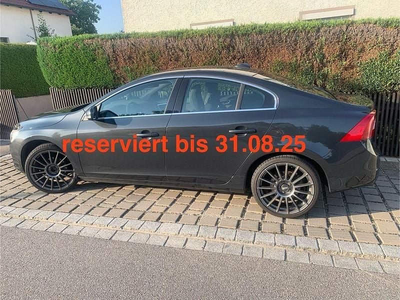 Schwarz Gebraucht 2013 Volvo S60 Momentum Limousine | 9.500 € (Guter Preis) - Bild 1/4