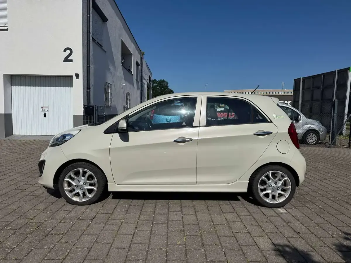 Gebraucht Kia Picanto FIFA World Cup Edition 69 PS (50 kW) 2013 Milky beige met. Kleinwagen