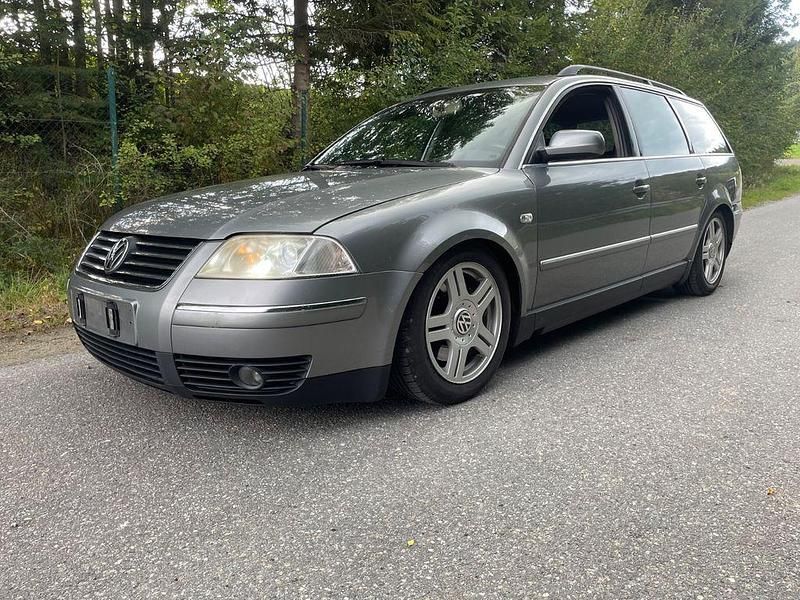 Grau Gebraucht 2002 VW Passat Kombi | 2.000 € (Fairer Preis) - Bild 1/4