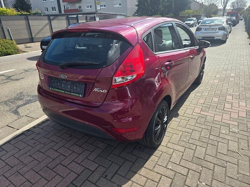 Gebraucht Ford Fiesta 90 PS (66 kW) 2009 Rot Kleinwagen