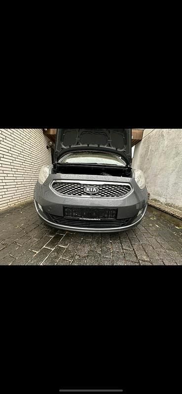 Gebraucht Kia Venga 90 PS (66 kW) 2010 Grau Kleinwagen