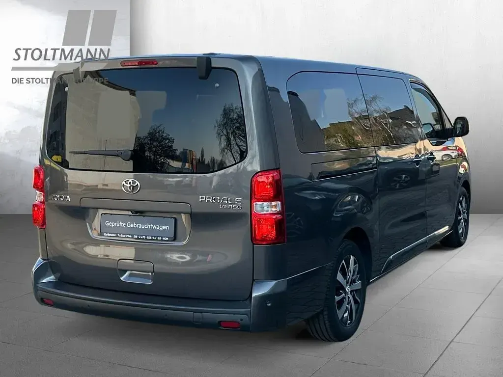 Gebraucht Toyota Proace Verso Plus 177 PS (130 kW) 2023 Basaltgrau metallic Kombi