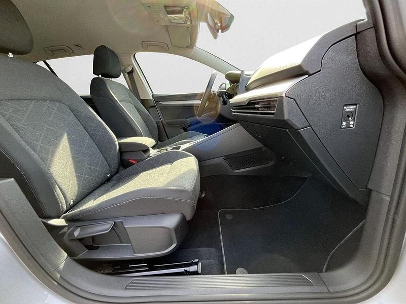 Gebraucht VW Golf VII 150 PS (110 kW) 2021 Reflexsilber metallic (metallic) Kleinwagen