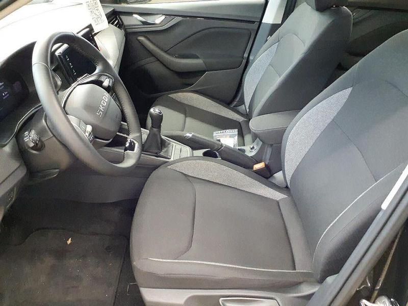 Gebraucht Skoda Scala Essence 95 PS (69 kW) 2025 Black magic perleffekt Kleinwagen