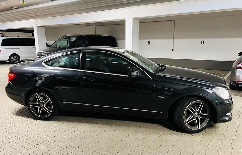 Gebraucht Mercedes C180 156 PS (114 kW) 2011 Schwarz Coupé