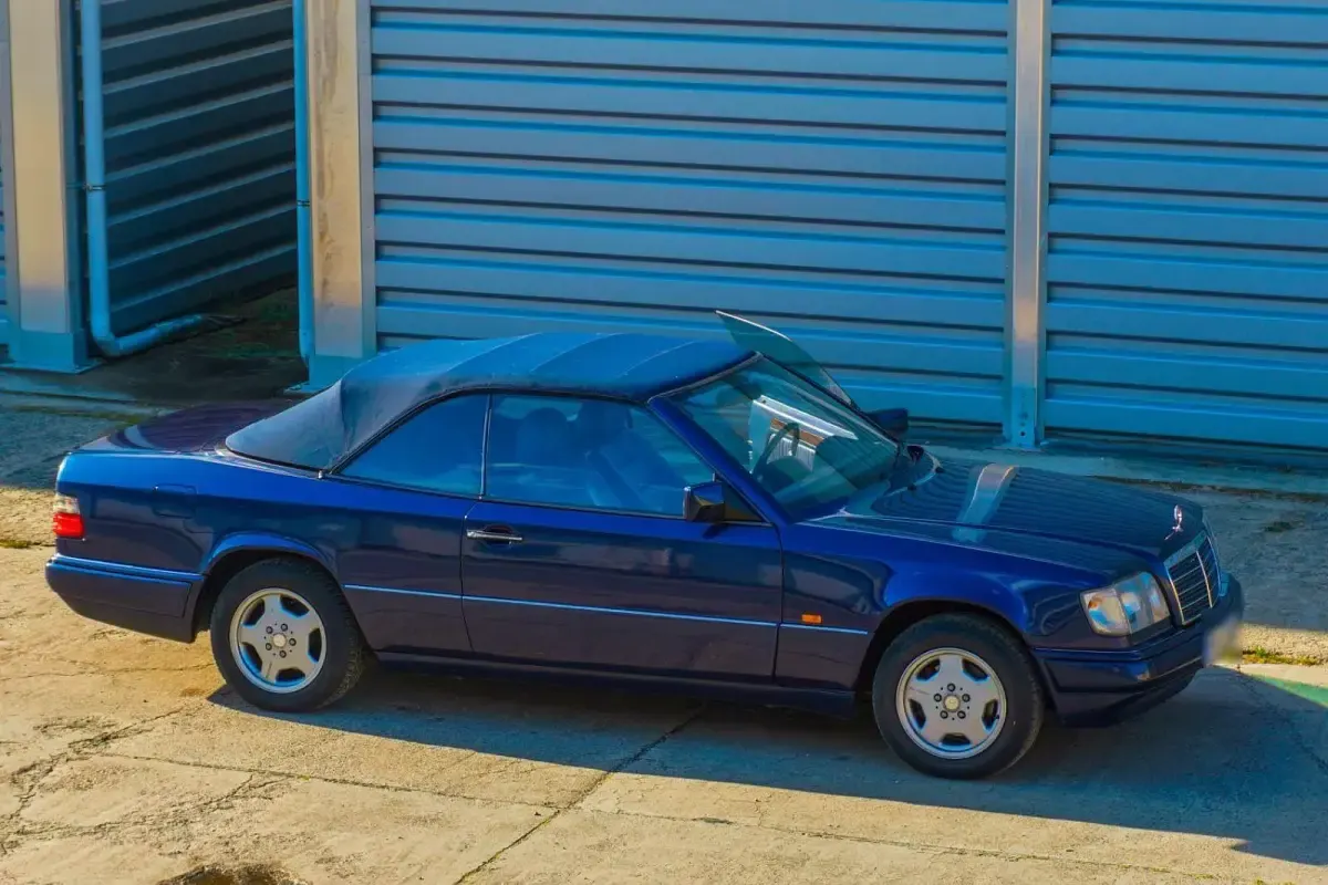 Gebraucht Mercedes E200 136 PS (100 kW) 1995 Blau Cabrio