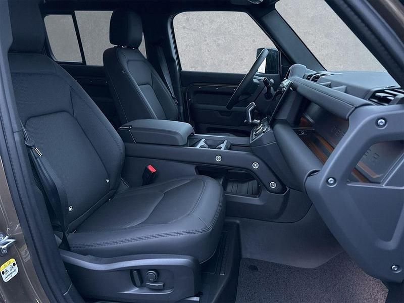 Gebraucht Land Rover Defender SE Dynamic 249 PS (183 kW) 2026 Braun SUV
