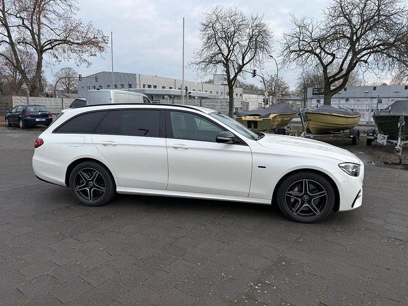Gebraucht Mercedes E300 AMG 194 PS (142 kW) 2021 Weiß Limousine