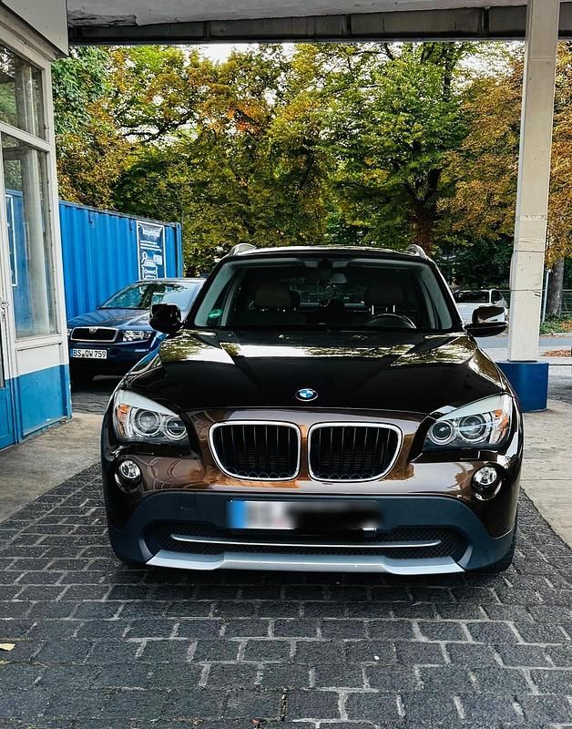 Andere farben Gebraucht 2010 BMW X1 SUV | 6.950 € (Fairer Preis) - Bild 1/4