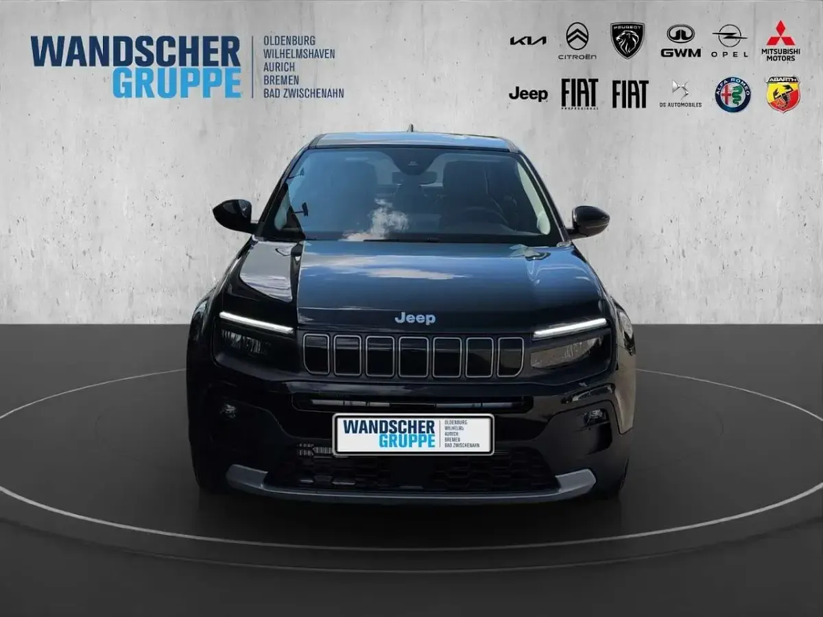 Neu Jeep Avenger Altitude 101 PS (74 kW) 2025 Schwarzschwarz SUV