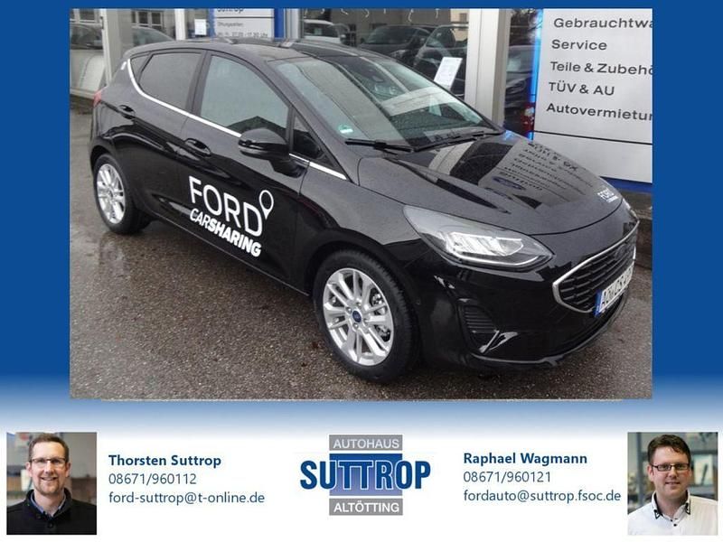 Dunkel schwarz metallic (metallic) Gebraucht 2023 Ford Fiesta Titanium Limousine | 18.500 € (Fairer Preis) - Bild 1/4