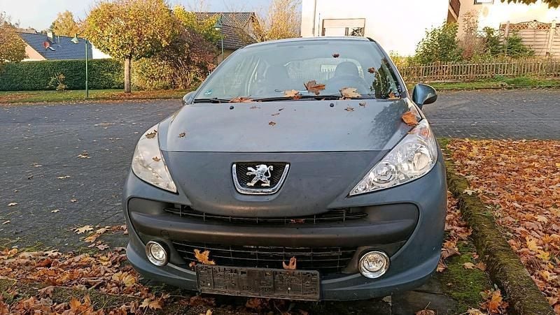 Grau Gebraucht 2009 Peugeot 207 Coupé | 1.550 € (Guter Preis) - Bild 1/4