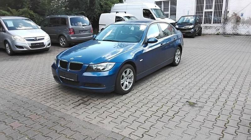Blau Gebraucht 2007 BMW 318 Limousine | 3.950 € (Fairer Preis) - Bild 1/4