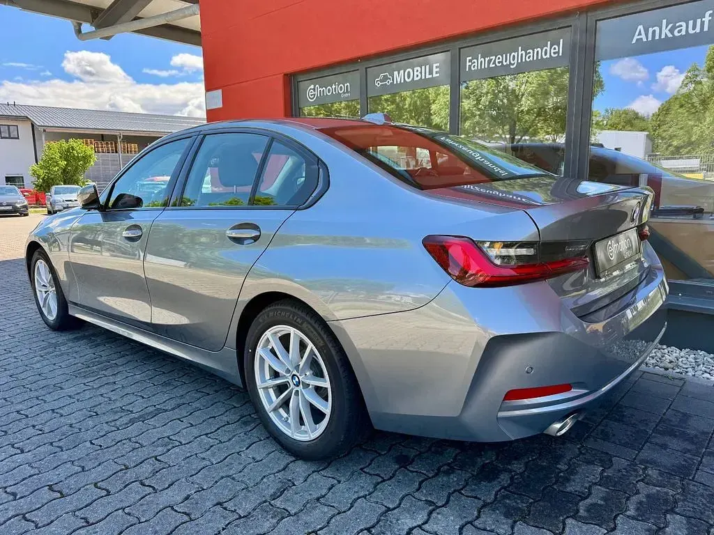 Gebraucht BMW 318 150 PS (110 kW) 2024 Skyscraper grau Limousine