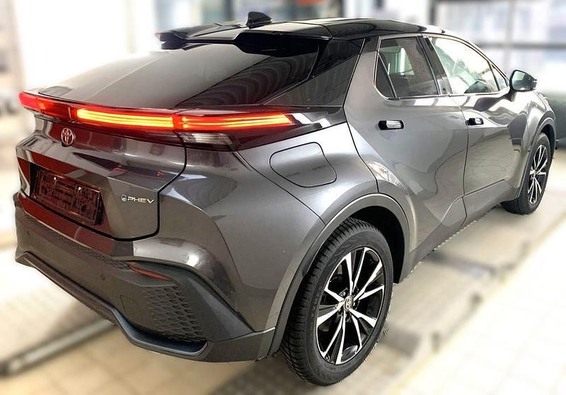 Gebraucht Toyota C-HR 152 PS (111 kW) 2025 Grau SUV