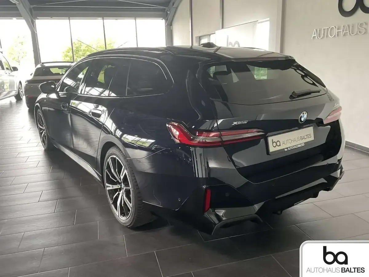 Gebraucht BMW 540 M Sport 303 PS (222 kW) 2024 Carbonschwarzmet. Kombi