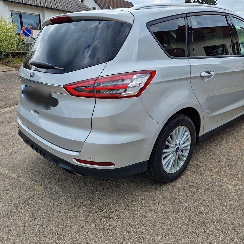 Usado Ford S-MAX S 190 HP (139 kW) 2020 Prateado Monovolume
