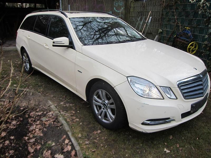 Gebraucht Mercedes E200 136 PS (100 kW) 2011 Beige Kombi