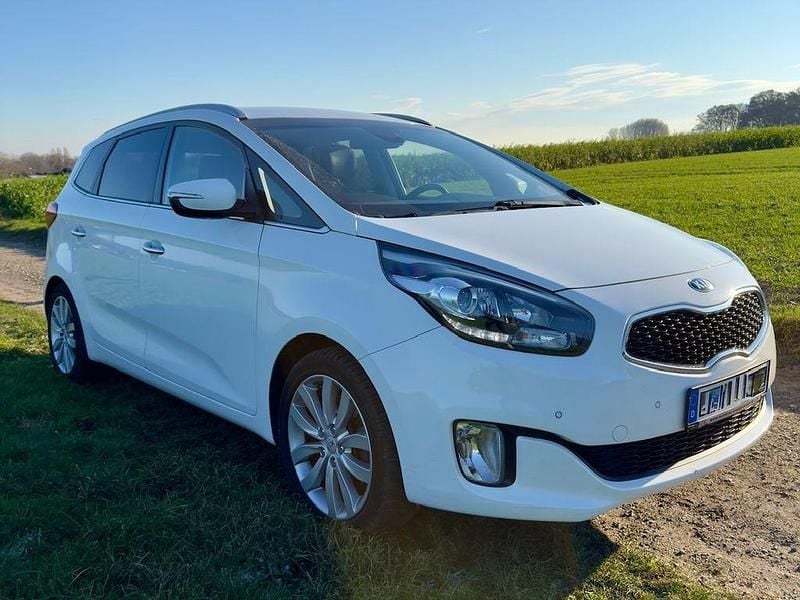 Weiß Gebraucht 2017 Kia Carens Van / Kleinbus | 10.500 € (Fairer Preis) - Bild 1/4