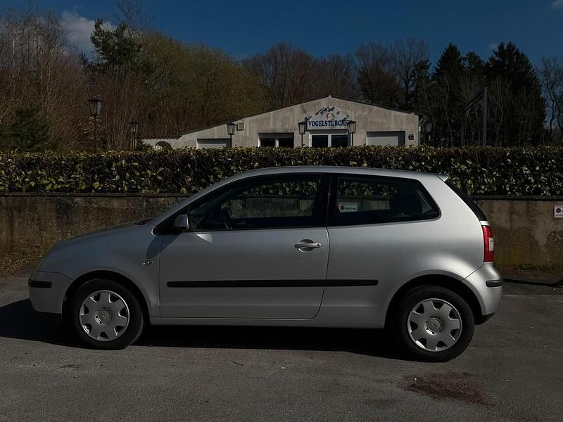 Gebraucht VW Polo 64 PS (47 kW) 2003 Grau Kleinwagen