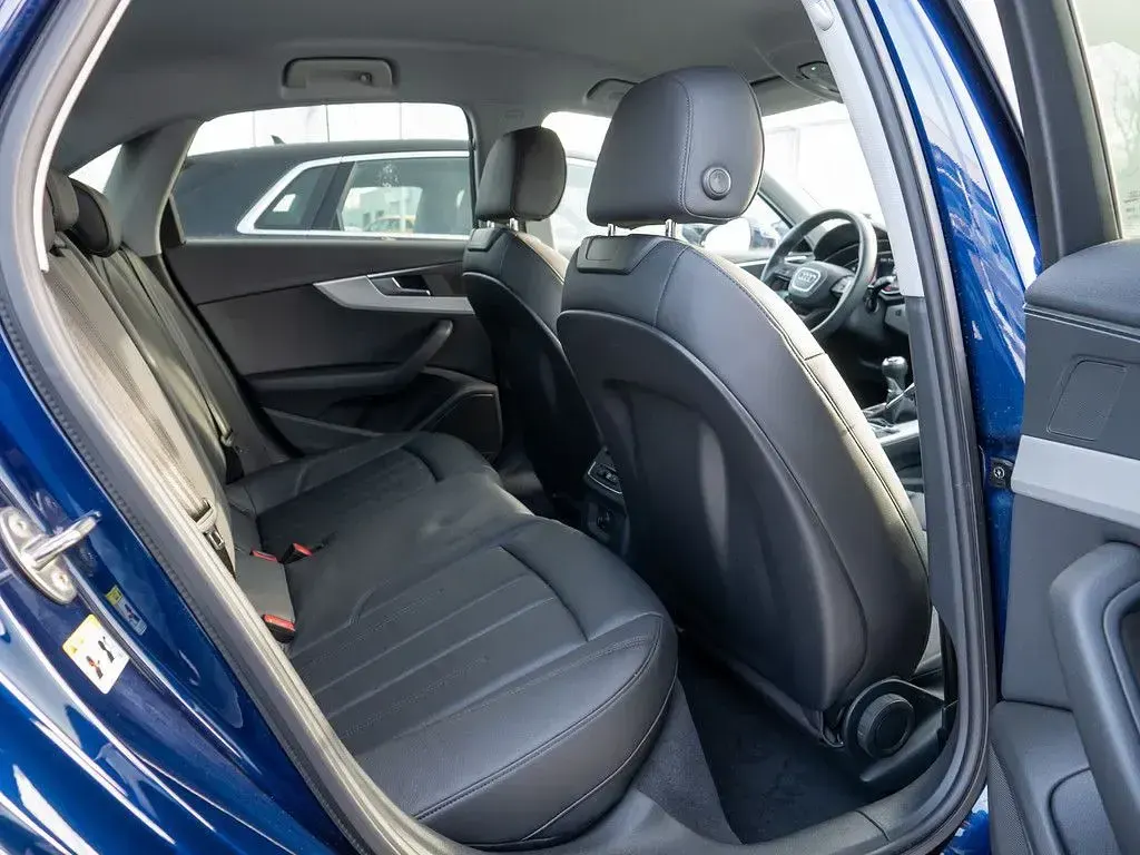Używany Audi A4 Ambiente 190 KM (139 kW) 2019 Niebieski Sedan/Limuzyna