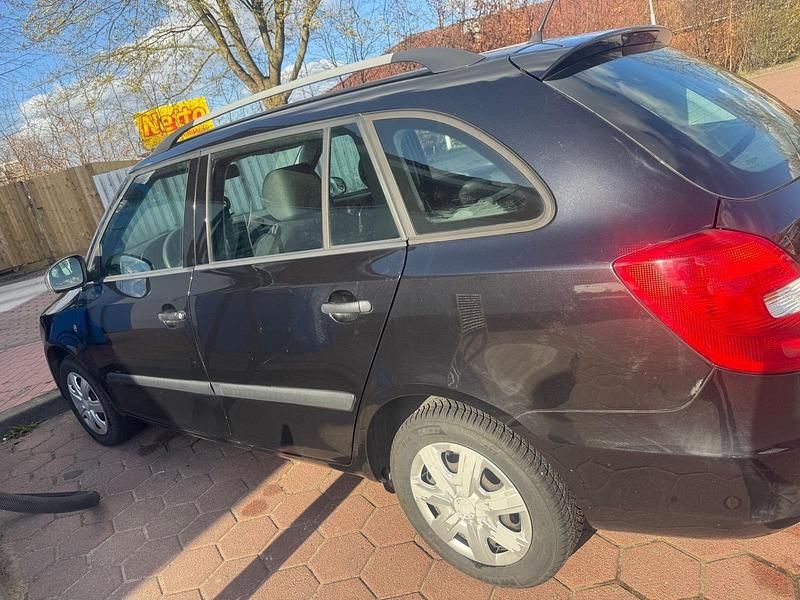 Gebraucht Skoda Fabia 60 PS (44 kW) 2010 Schwarz Limousine