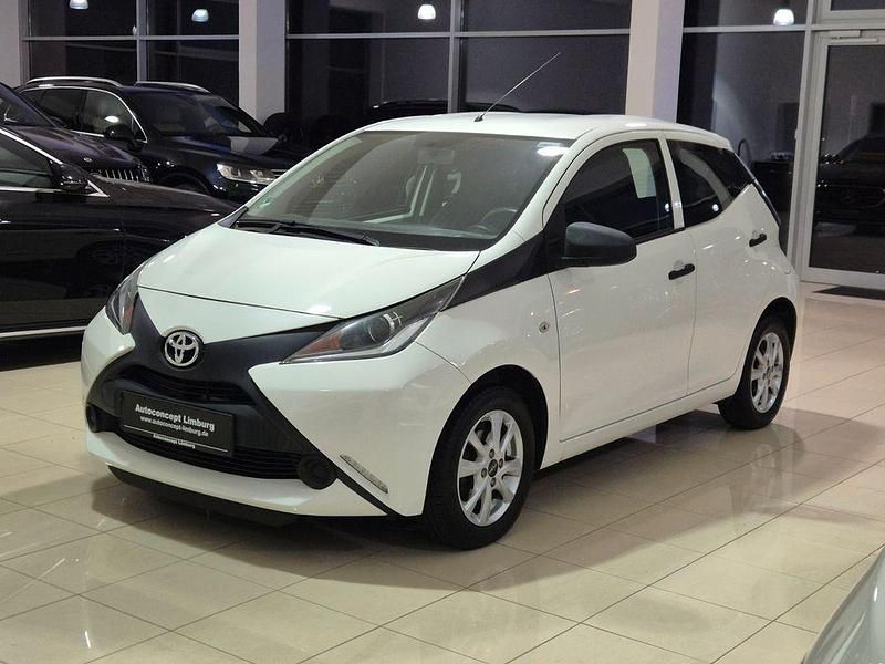 Weiß Gebraucht 2015 Toyota Aygo Kleinwagen | 6.998 € (Guter Preis) - Bild 1/4
