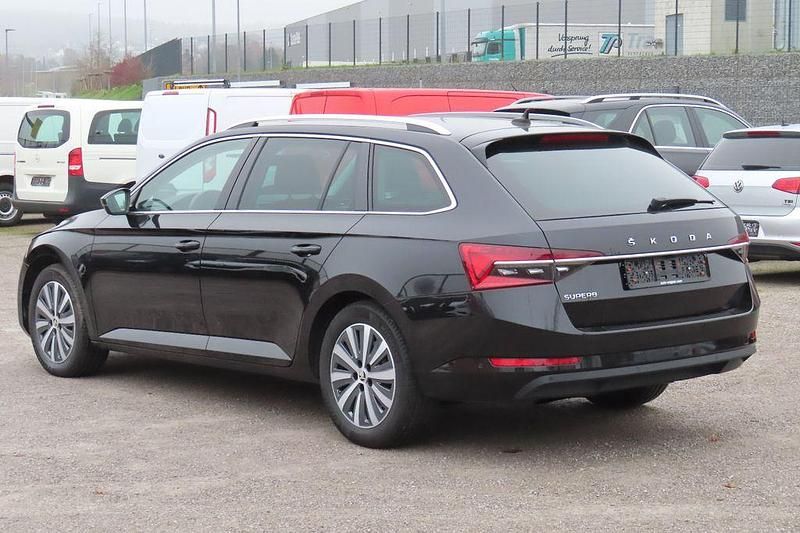 Gebraucht Skoda Superb 150 PS (110 kW) 2023 Schwarz Kombi