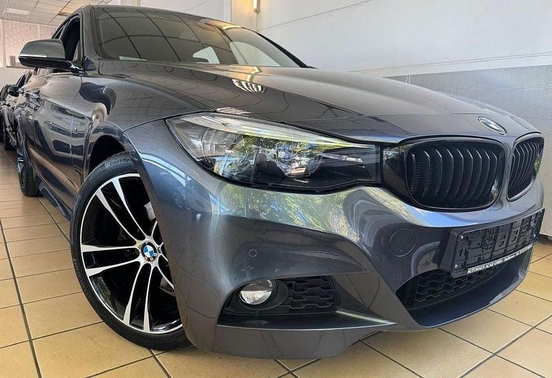Grau Gebraucht 2020 BMW 330 Gran Turismo M Sport Limousine | 27.990 € (Fairer Preis) - Bild 1/4