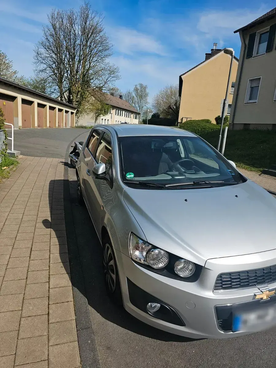 Gebraucht Chevrolet Aveo 115 PS (84 kW) 2012 Silber Kleinwagen