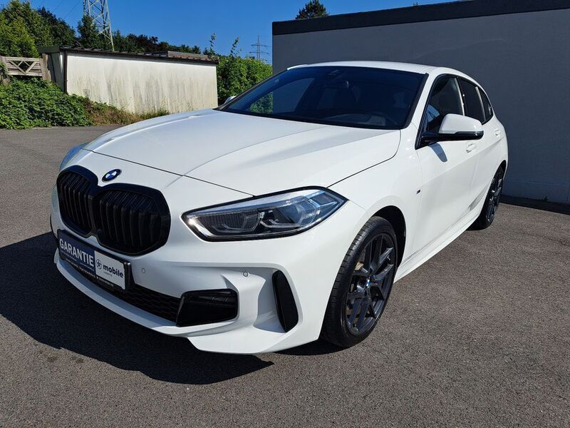Alpinweiss iii Gebraucht 2020 BMW 118 M Sport Kleinwagen | 21.950 € (Fairer Preis) - Bild 1/4