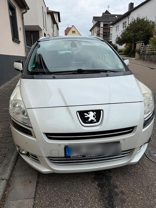 Weiß Gebraucht 2012 Peugeot 5008 Van / Kleinbus | 4.399 € (Guter Preis) - Bild 1/4