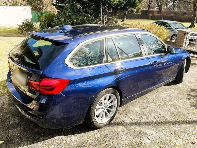 Gebraucht BMW 330 Advantage 258 PS (189 kW) 2018 Blau Kombi