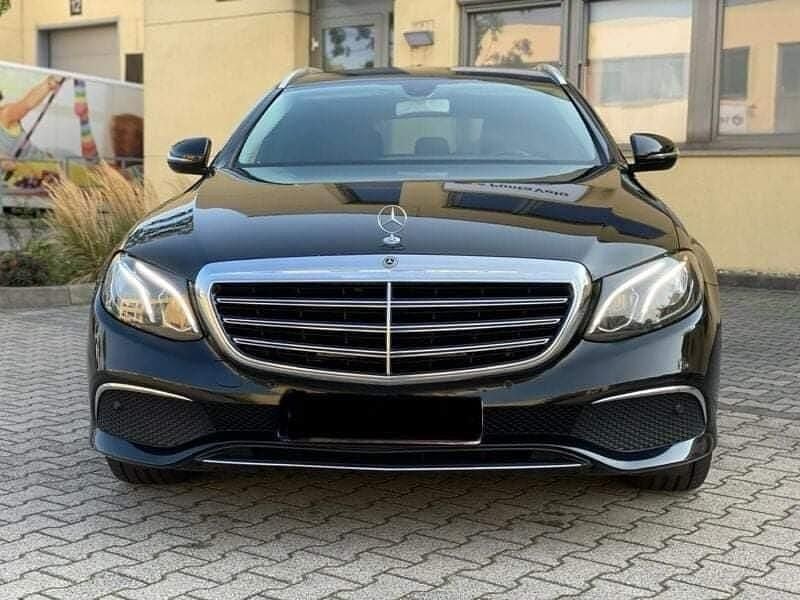 Schwarz Gebraucht 2017 Mercedes E220 Avantgarde Kombi | 17.300 € (Etwas zu teuer) - Bild 1/4