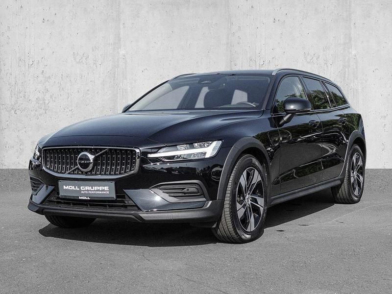 Gebraucht Volvo V60 CC Plus 197 PS (144 kW) 2023 Black solid ´stone´ / solid Kombi