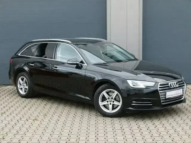 Używany Audi A4 Basis 150 KM (110 kW) 2018 Czarny Kombi