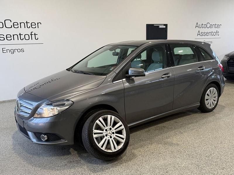 Gebraucht Mercedes B200 156 PS (114 kW) 2014 Grau Van / Kleinbus