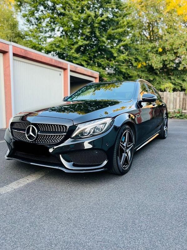 Schwarz Gebraucht 2017 Mercedes 220 Kombi | 18.400 € (Etwas zu teuer) - Bild 1/4