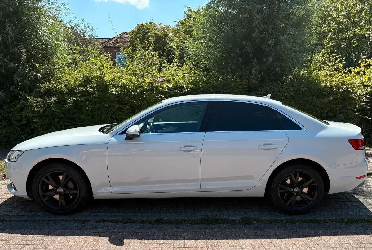Gebraucht Audi A4 Ambiente 190 PS (139 kW) 2016 Weiß Limousine