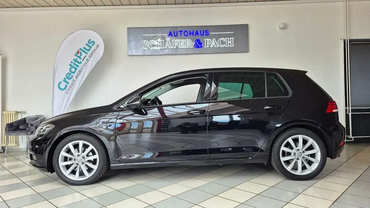 Gebraucht VW Golf VII Highline 125 PS (91 kW) 2018 Schwarz Limousine